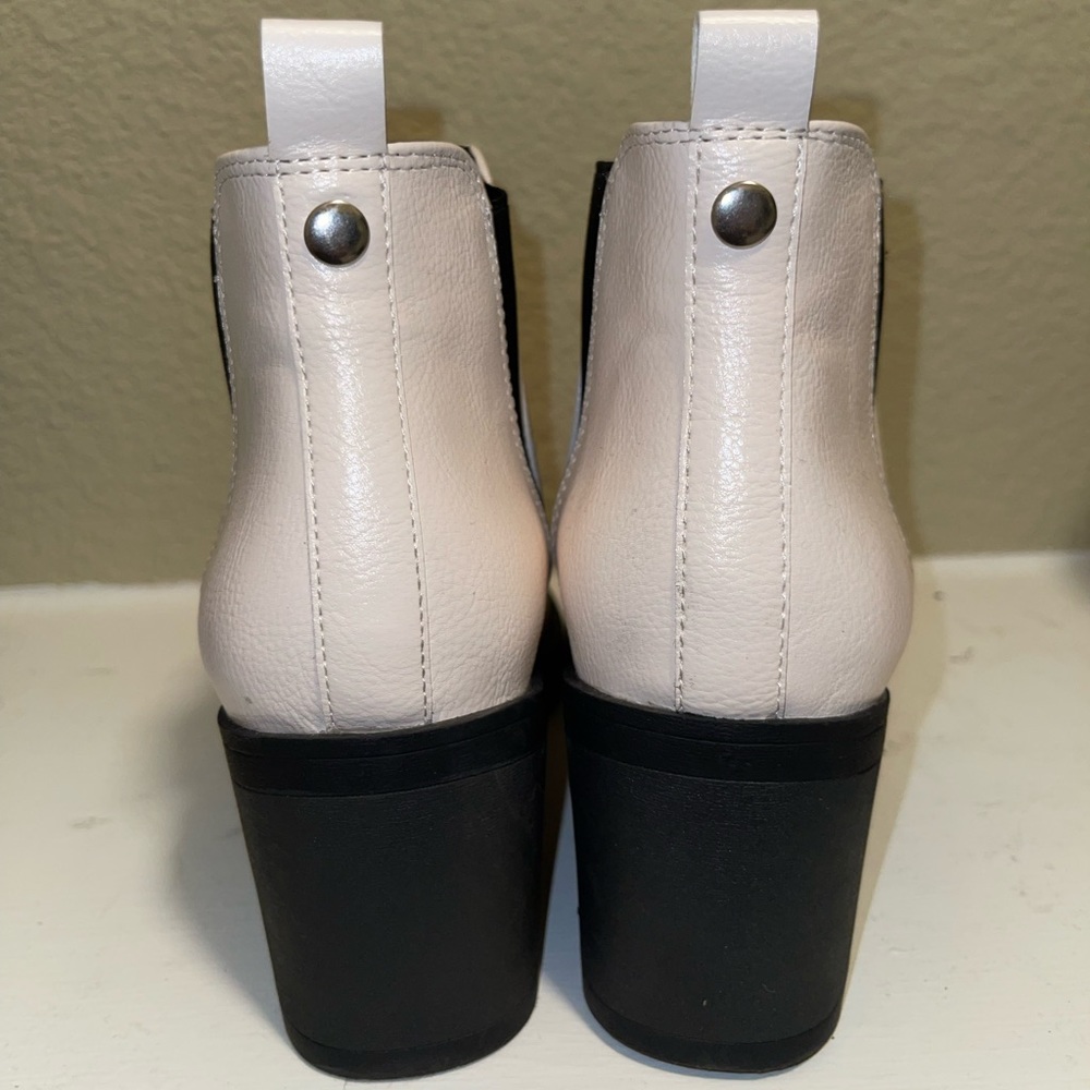 Chelsea Boots - Picture 4 of 5